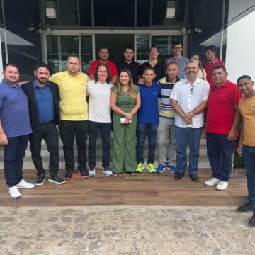 Enquanto opositores não apertam o play, Veneziano vai da oposição à situação