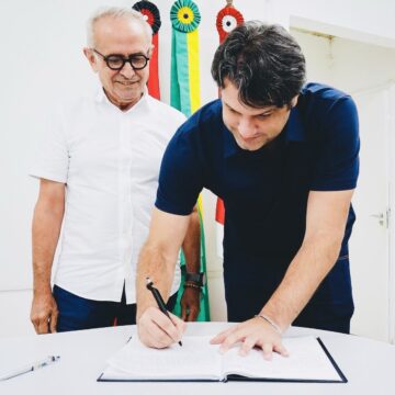 Cicero transmite cargo a Leo e vai a Holanda para missão oficial