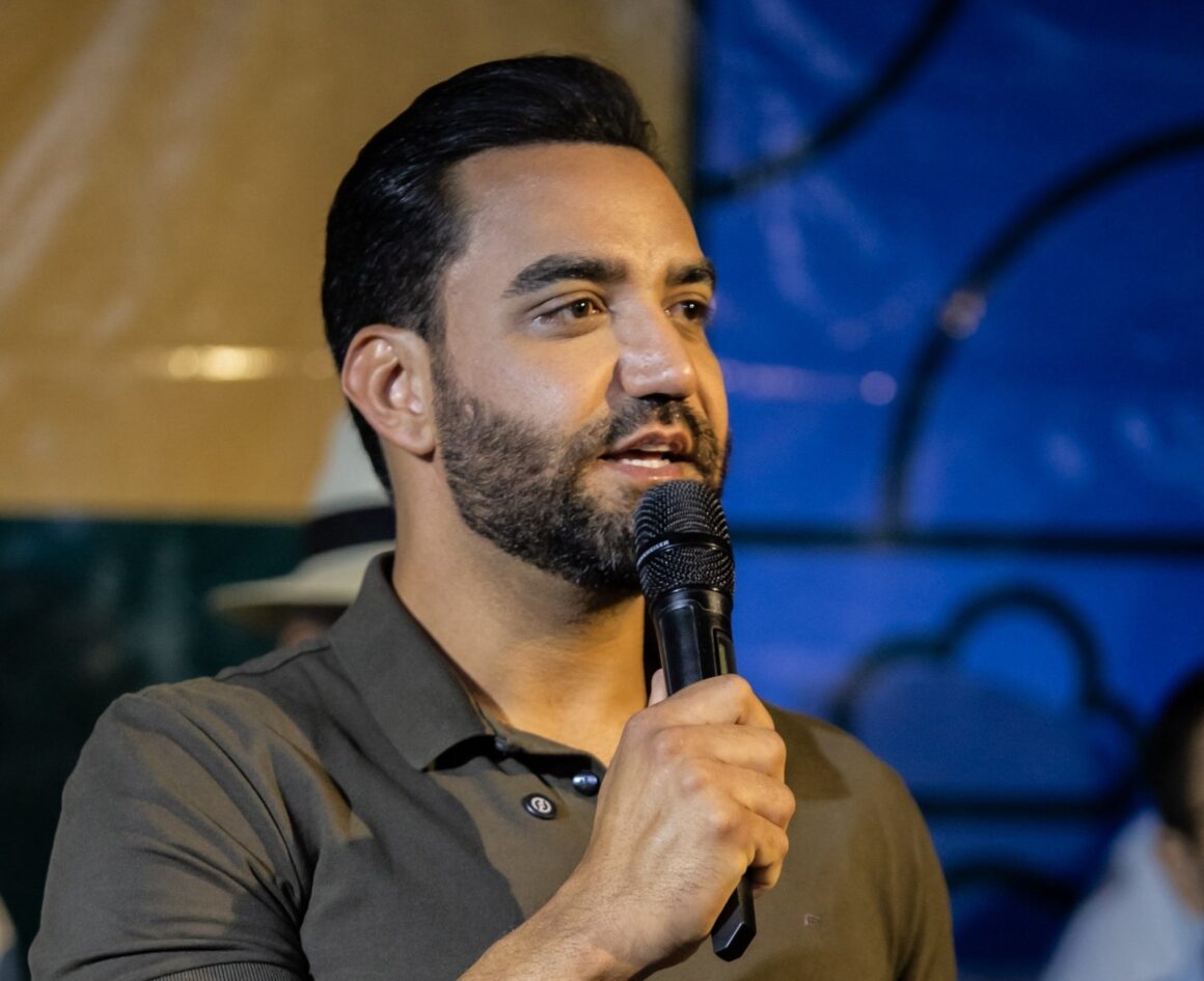 Prefeito de Cuité paga salário de servidores em dia e injeta mais de R$ 3 mi na economia