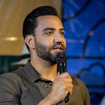 Prefeito de Cuité paga salário de servidores em dia e injeta mais de R$ 3 mi na economia