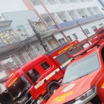 2º Batalhão de Bombeiros de CG resgata idosa de incêndio em prédio