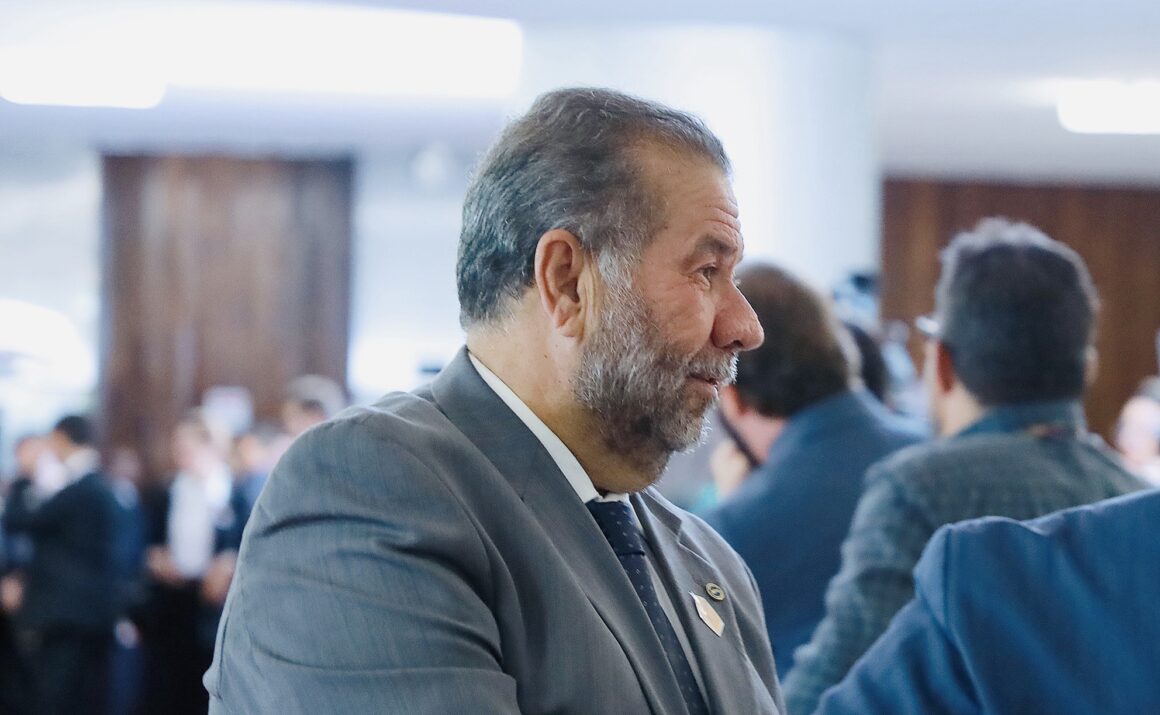 Após investigação de fraude no INSS, Carlos Lupi pede demissão