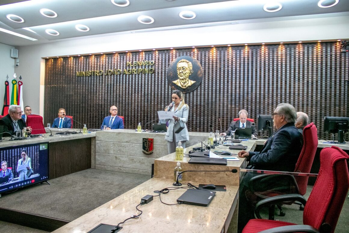 Por unanimidade, TCE-PB aprova e dá posse a Alanna Galdino