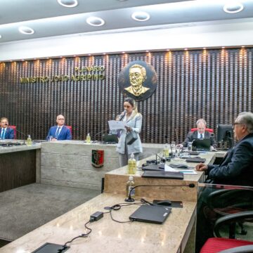 Por unanimidade, TCE-PB aprova e dá posse a Alanna Galdino