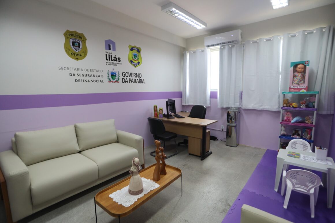 Governador e Daniella Ribeiro inauguram Sala Lilás em Campina