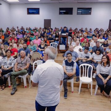 Cícero anuncia aumento de 27,5% na gratificação de gestores das escolas