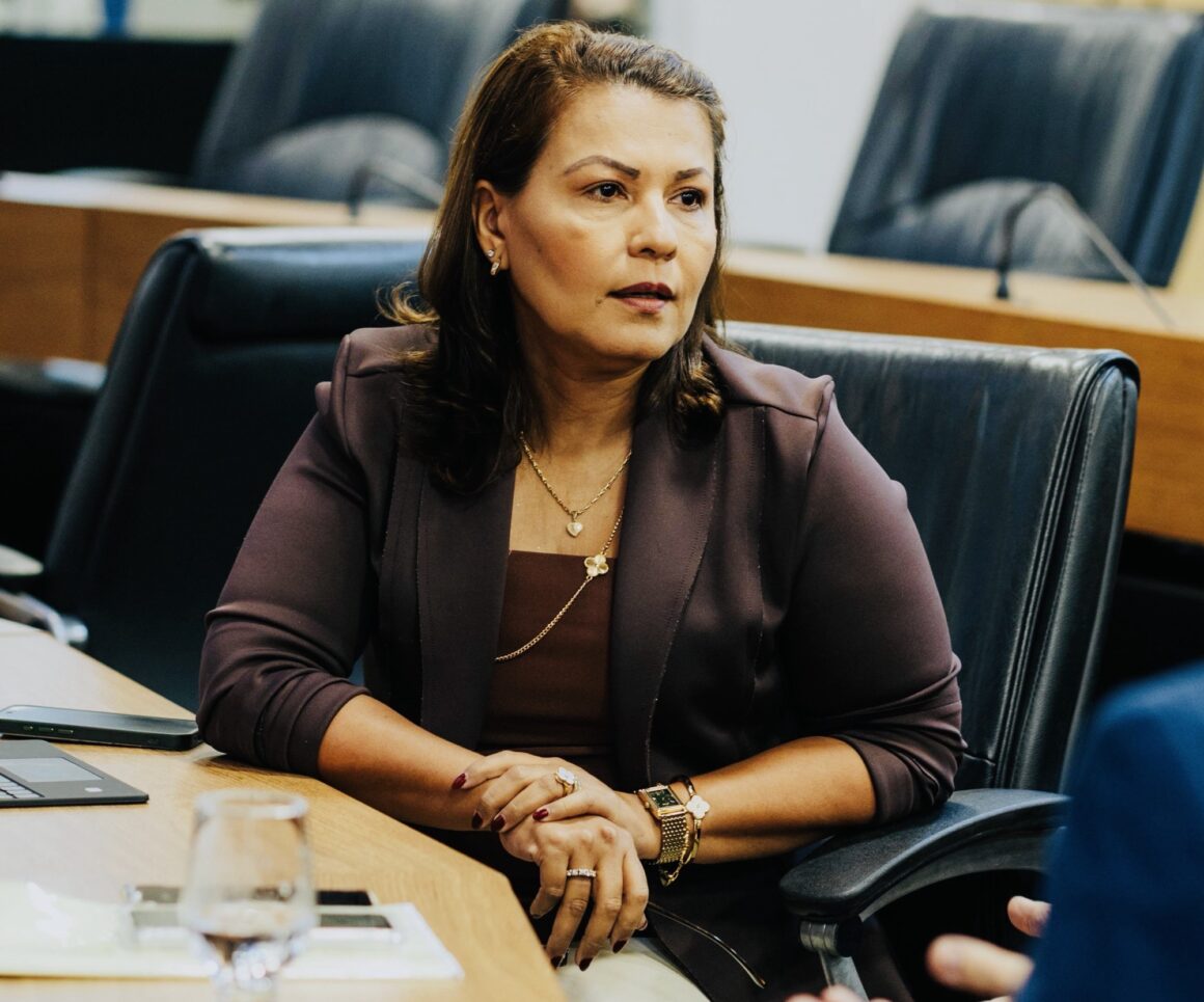 Deputada diz que não há motivos para a saída de Panta, mas que não vai torcer contra