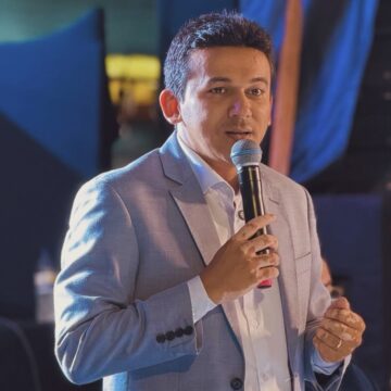 Jackson Alvino promove dança das cadeiras; Panta é incógnita