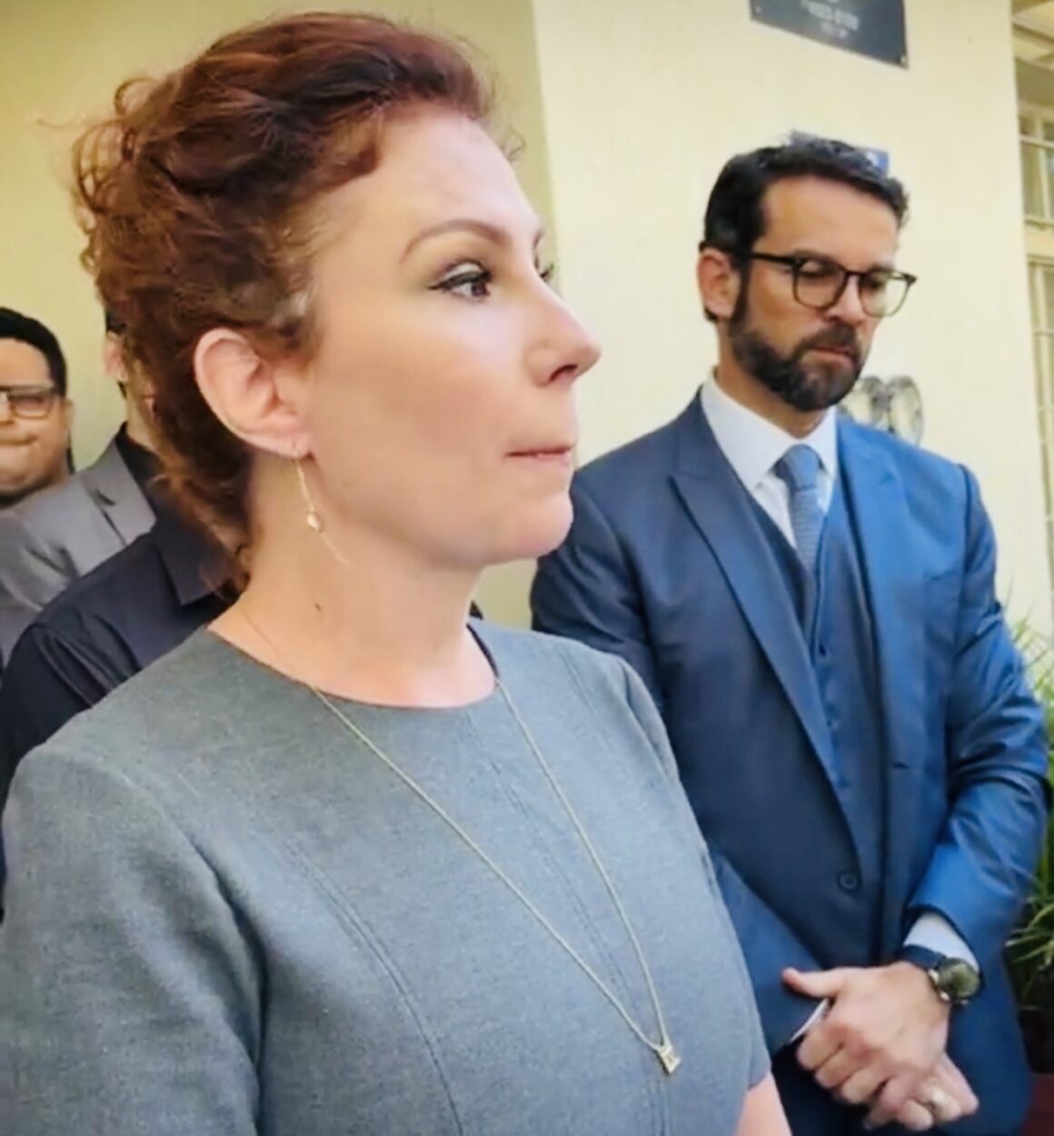 Após “fuga” anunciada, Moraes determina prisão de Carla Zambelli