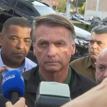 Bolsonaro afirma ter enviado R$ 2 mi para que filho não passe necessidade