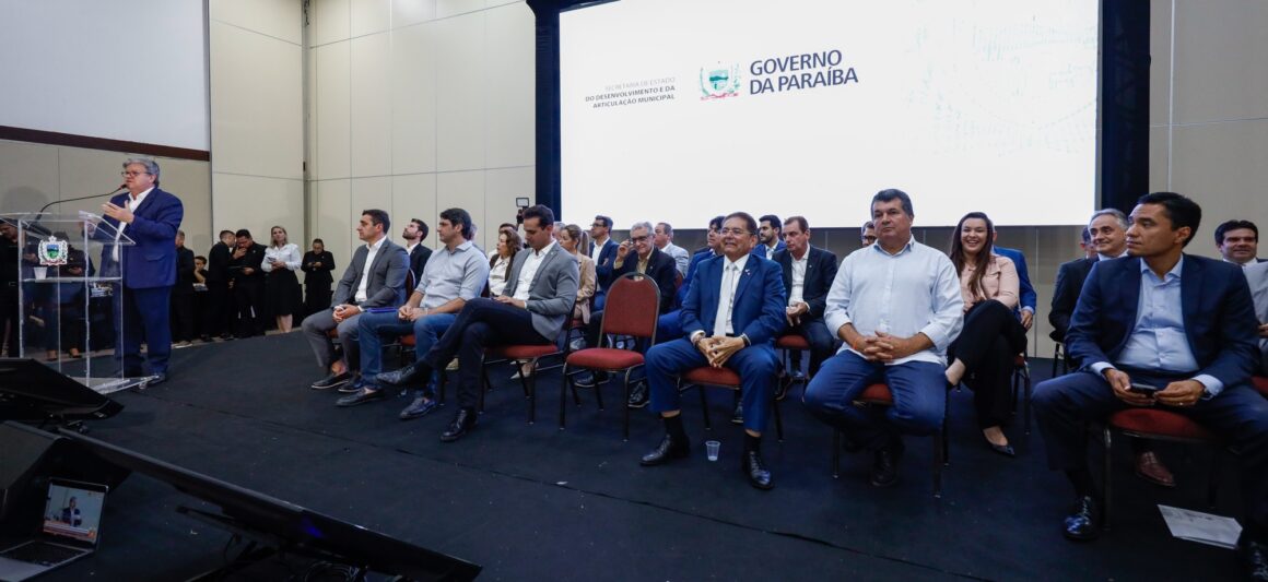 João Azevêdo libera mais de R$ 168 milhões em emendas dos deputados