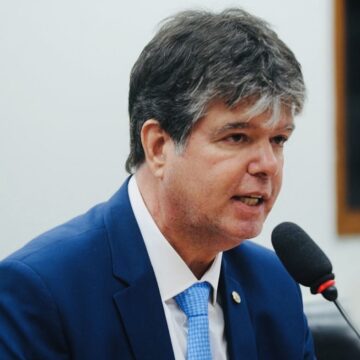 Será que Ruy aceitaria subir no mesmo palanque de Cícero?