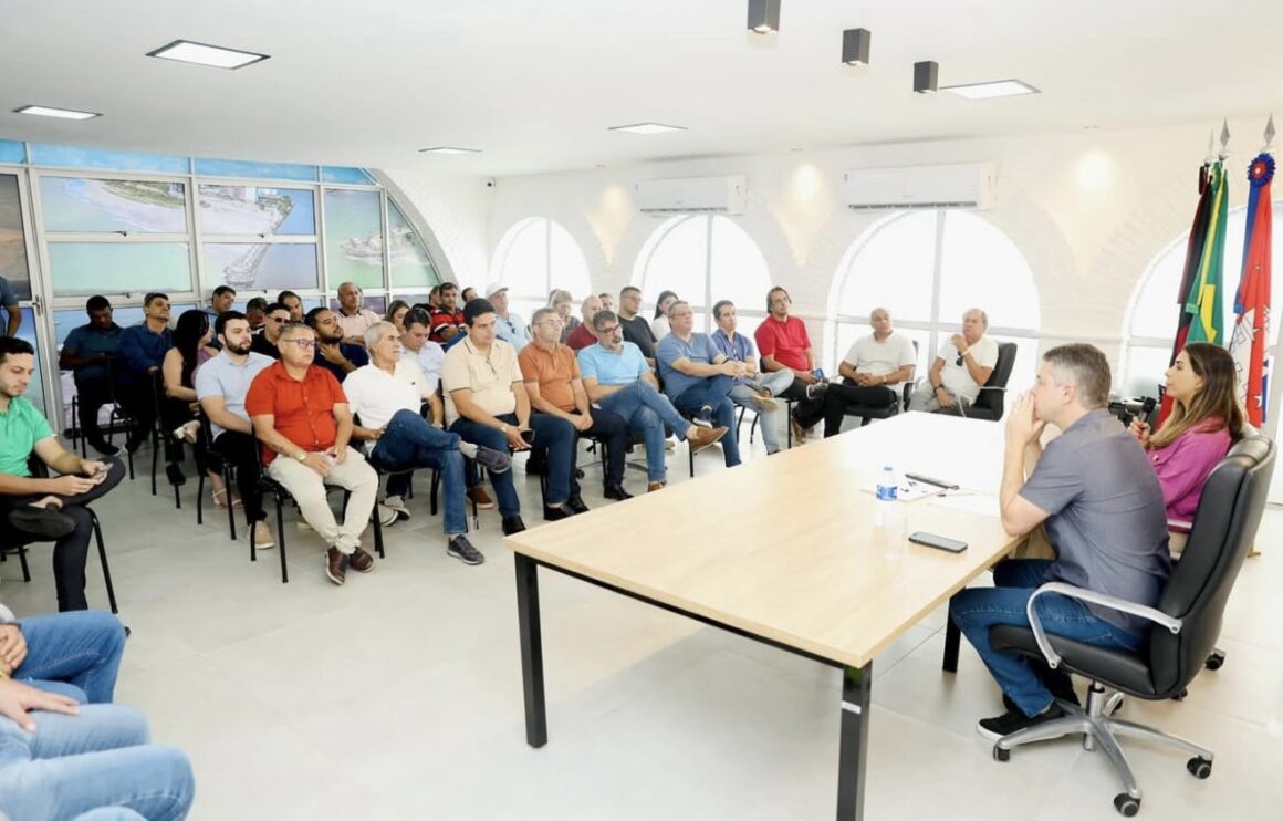Prefeito de Cabedelo reúne base na Câmara com cassação na pauta