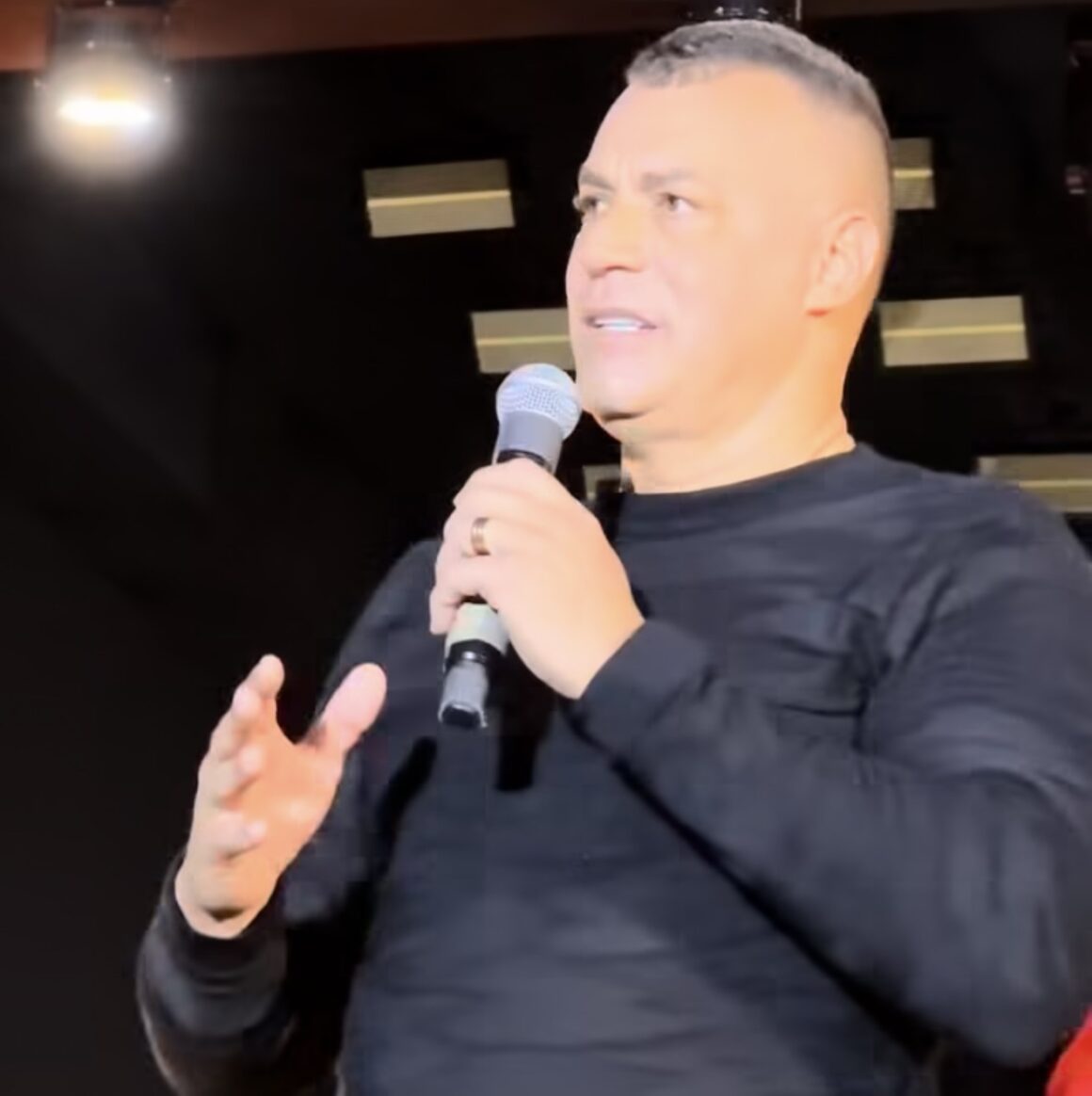 Não são apenas os pré-candidatos que aguardam a chapa, os prefeitos também