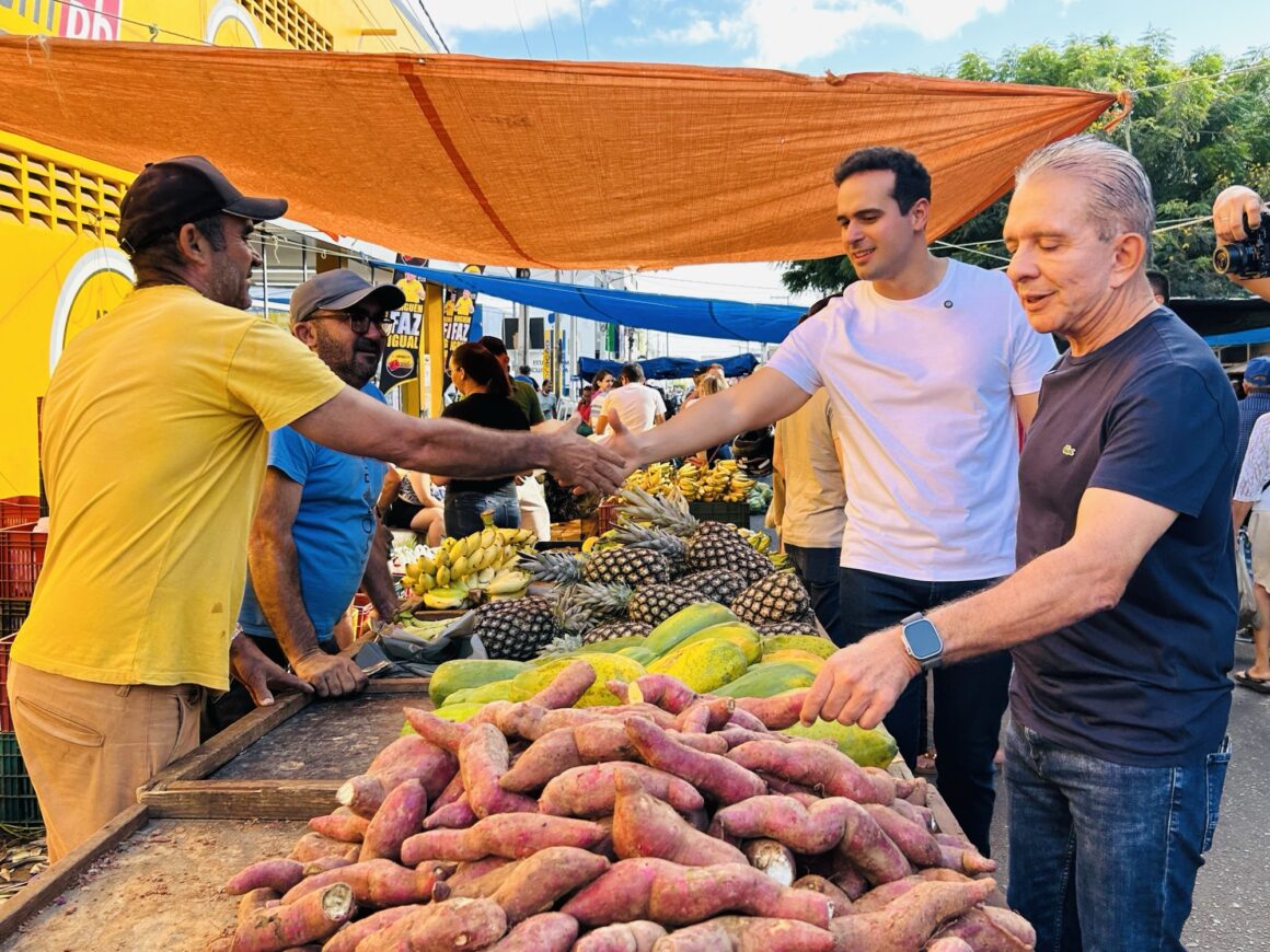 Pré-candidatos, Lucas e Nabor visitam Mercado Central em Patos