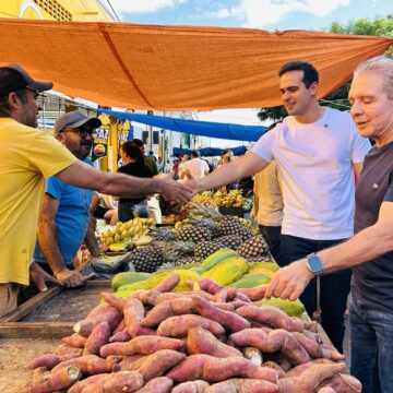 Pré-candidatos, Lucas e Nabor visitam Mercado Central em Patos