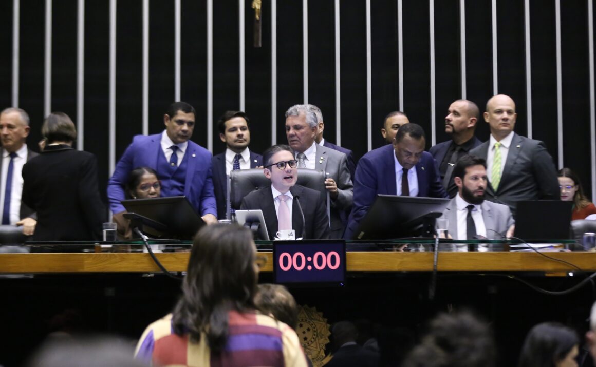 Corte de gastos? Câmara aprova criação de cargos para o STF