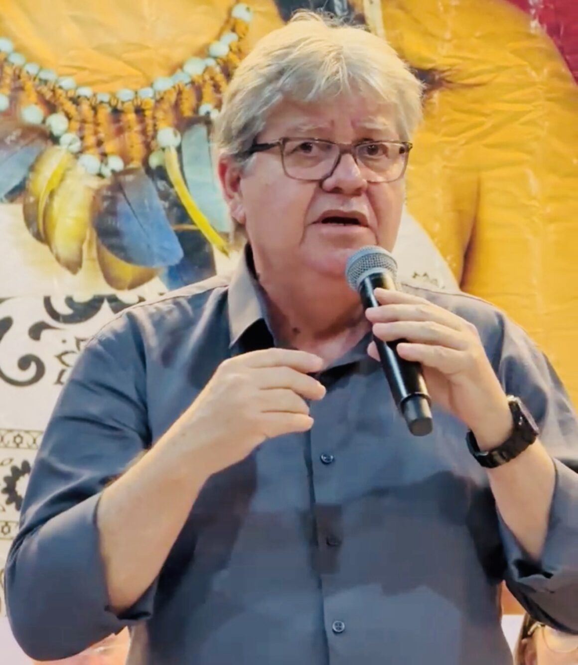 João Azevêdo e o recado sobre o “uso” do microfone no Orçamento Democrático