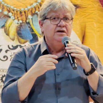 João Azevêdo foca na formação da chapa proporcional do PSB