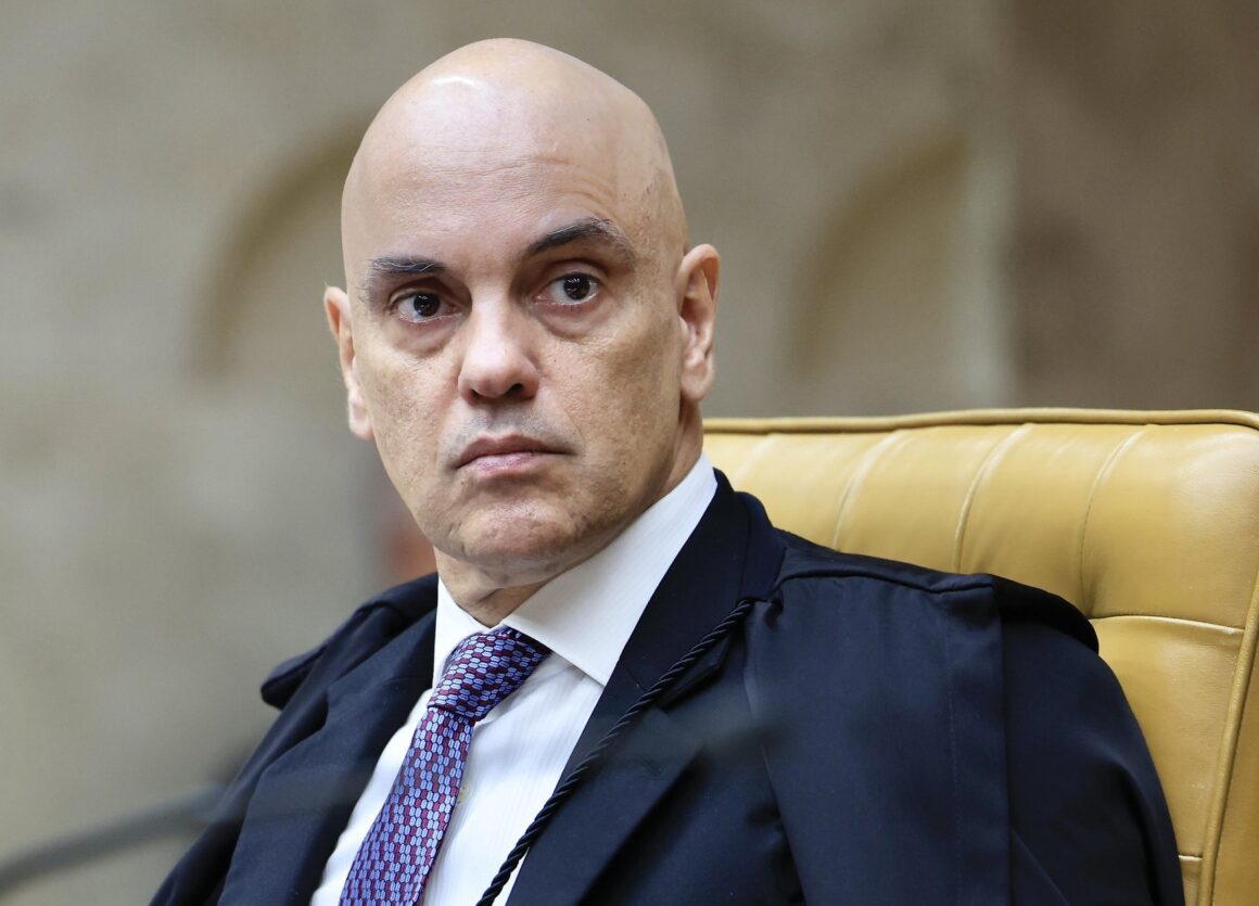 Alexandre de Moraes descarta prisão preventiva de Jair Bolsonaro