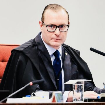 Maioria da 1ª Turma do STF confirma decisão de Moraes sobre Bolsonaro