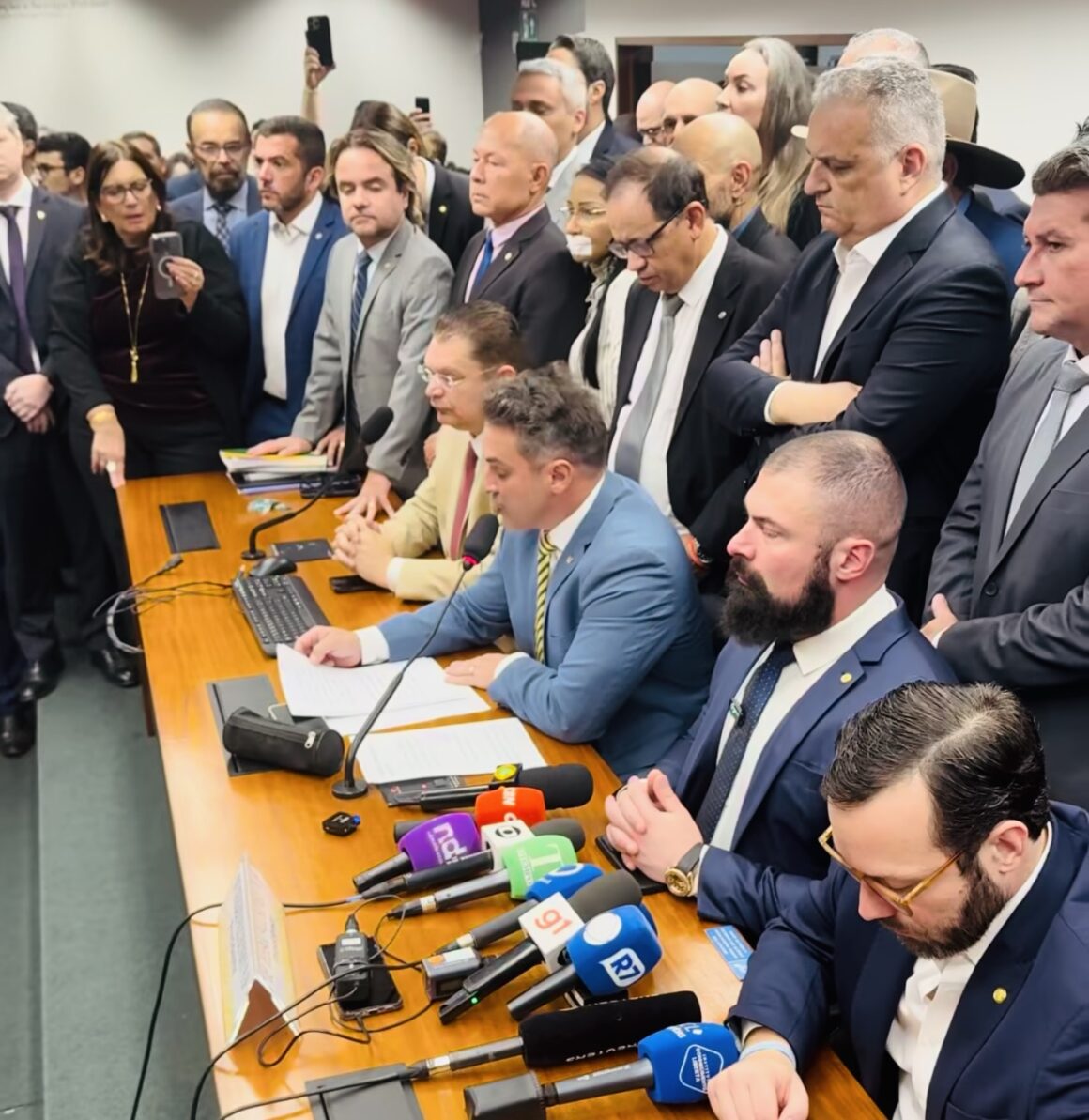 Hugo Motta frusta aliados de Bolsonaro e proíbe sessões na Câmara