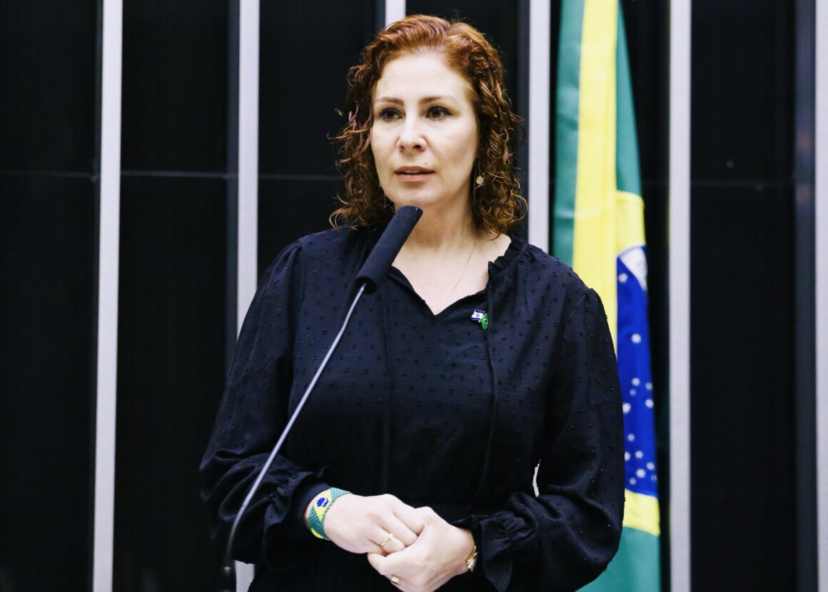 Ministério da Justiça afirma que Carla Zambelli foi presa na Itália