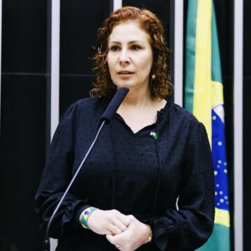 Ministério da Justiça afirma que Carla Zambelli foi presa na Itália