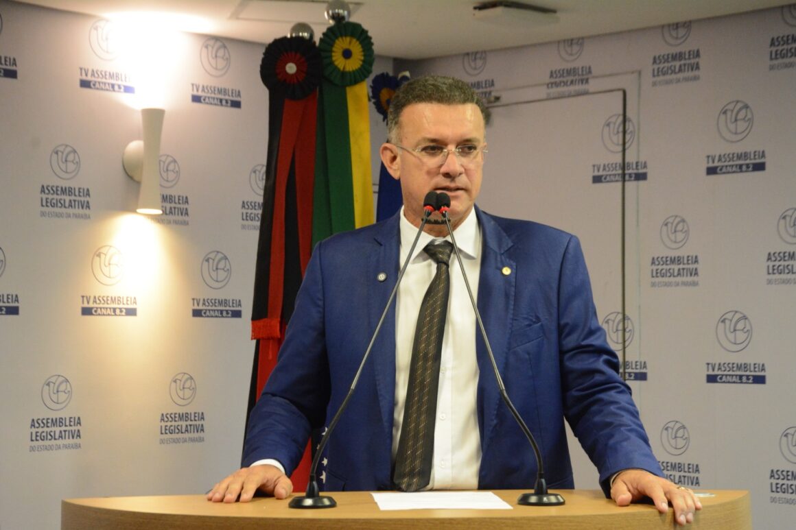 Sargento Neto vai cobrar de Veneziano posicionamento sobre impeachment? Adivinha