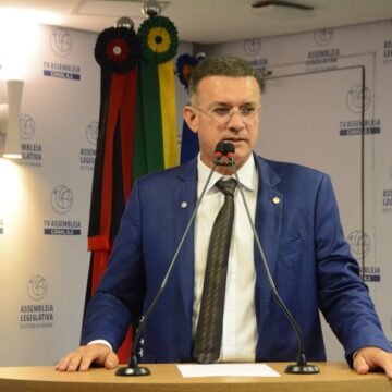 Sargento Neto vai cobrar de Veneziano posicionamento sobre impeachment? Adivinha