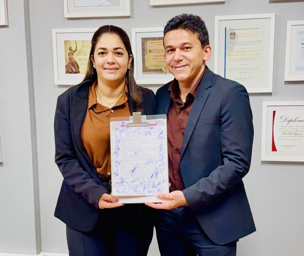 Prefeito Jackson Alvino assina Pacto Paraibano pela Primeira Infância