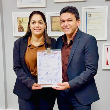 Prefeito Jackson Alvino assina Pacto Paraibano pela Primeira Infância