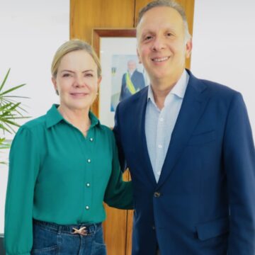 Aguinaldo se reúne com Gleisi Hoffman e atiça curiosos da política