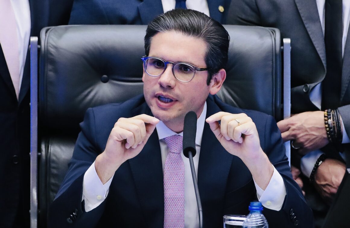 Hugo Motta desmente acordo para votar projeto da anistia