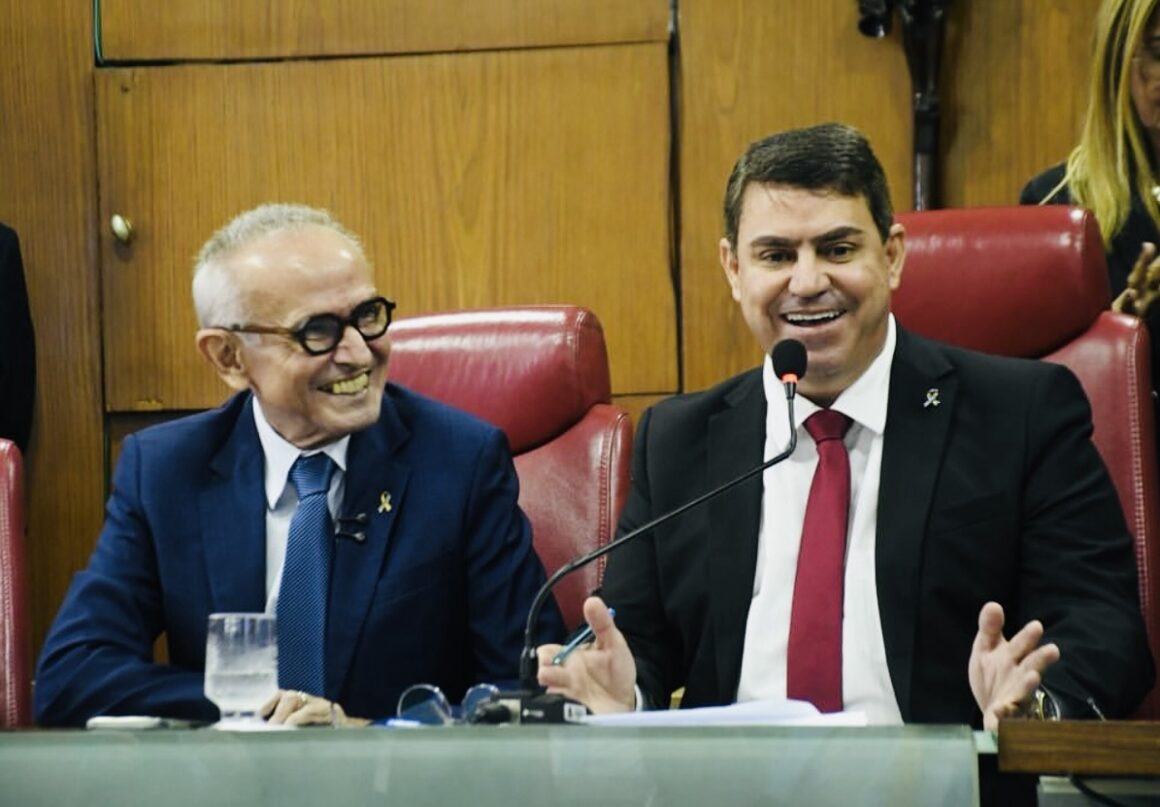 Dinho volta a afirmar que seguirá Cícero Lucena em qualquer cenário