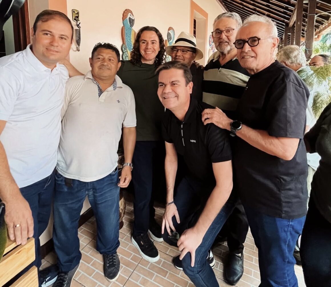 Sem espaço no PP, Cícero posa ao lado de Veneziano e dispara:“aguardem”