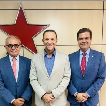 Cícero retoma agenda política e se reúne com presidente nacional do PT