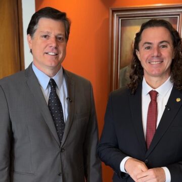 Baleia Rossi dá carta branca a  Veneziano para alianças de 2026