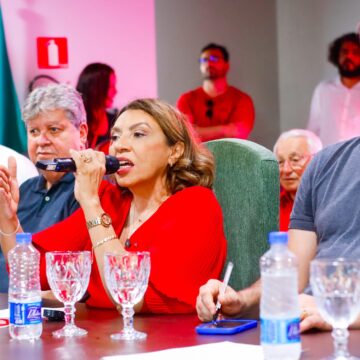 Ao assumir o PT, Cida dá a deixa: “Quem estiver com Lula, estará conosco”