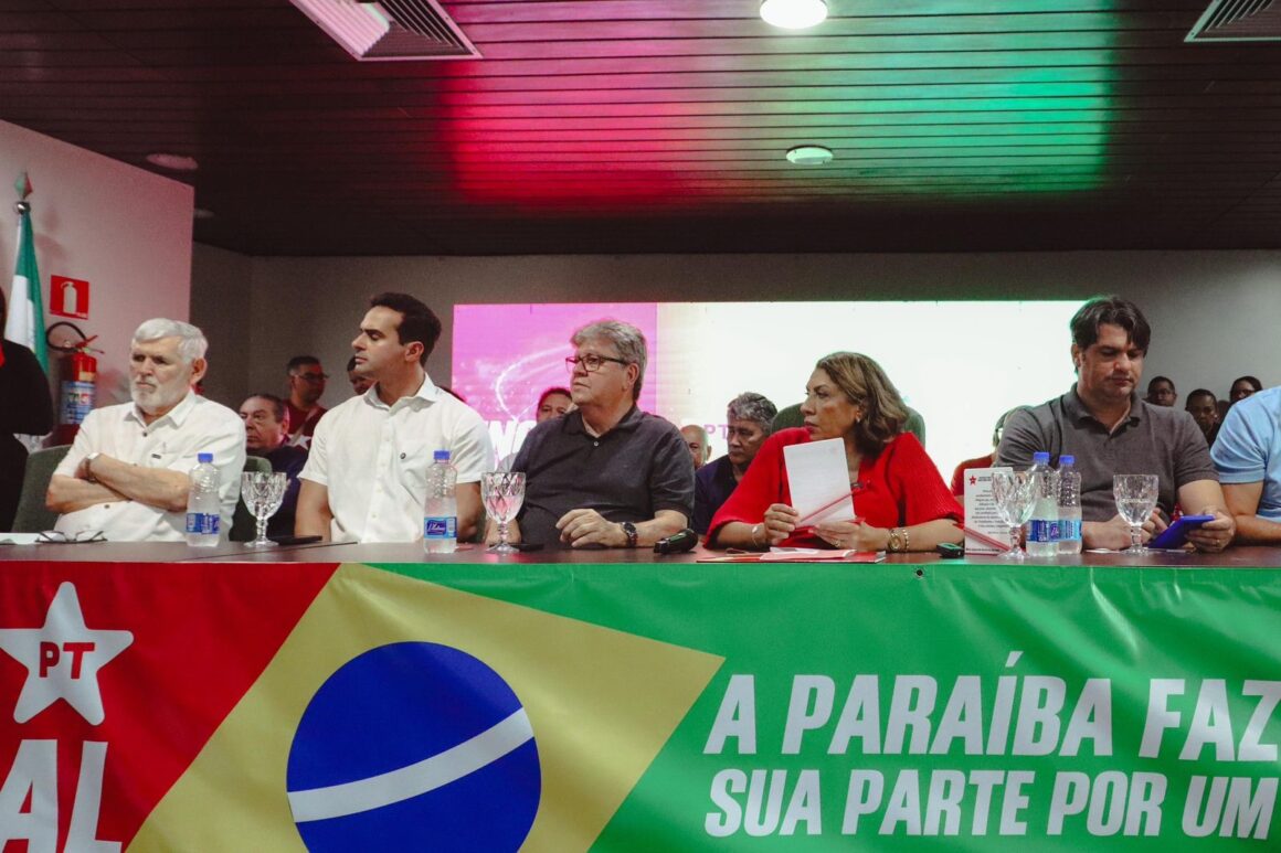 Posse de Cida Ramos no PT-PB reúne João Azevêdo, Lucas e Leo Bezerra