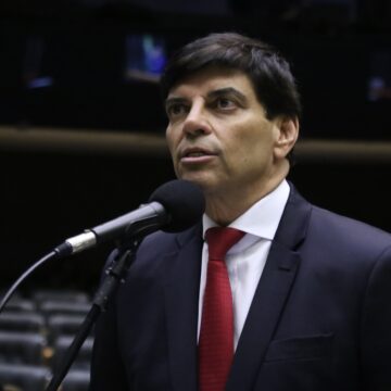 Câmara inicia discussão da PEC que blinda deputados e senadores