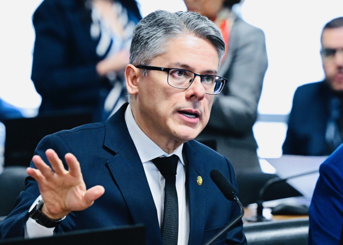 No Senado, relator dá parecer contra a PEC da Blindagem; CCJ analisa