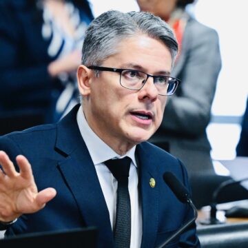 No Senado, relator dá parecer contra a PEC da Blindagem; CCJ analisa