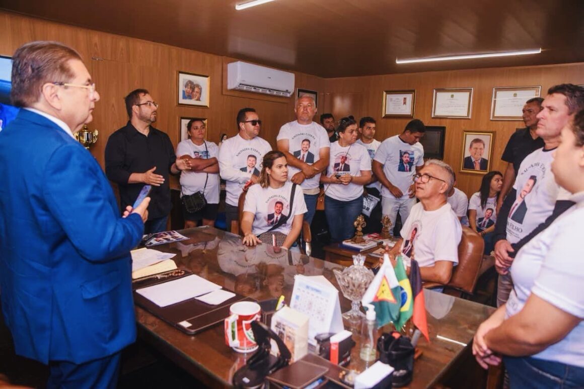 Galdino se reúne com família de vereador assassinado e cobra solução para o caso
