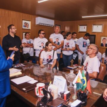 Galdino se reúne com família de vereador assassinado e cobra solução para o caso