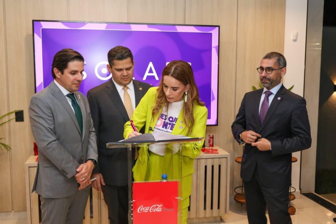 Coca-Cola firma parceria com o ‘Antes que Aconteça’ e transforma frota em canal no combate à violência contra a mulher