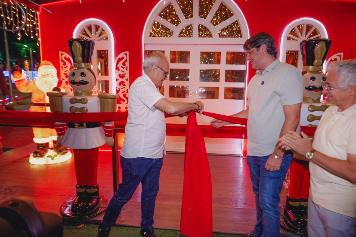 Cícero apresenta programação do Natal e Réveillon e inaugura decoração