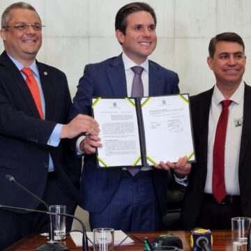 Hugo Motta e Dinho assinam criação da Rede Legislativa Metropolitana