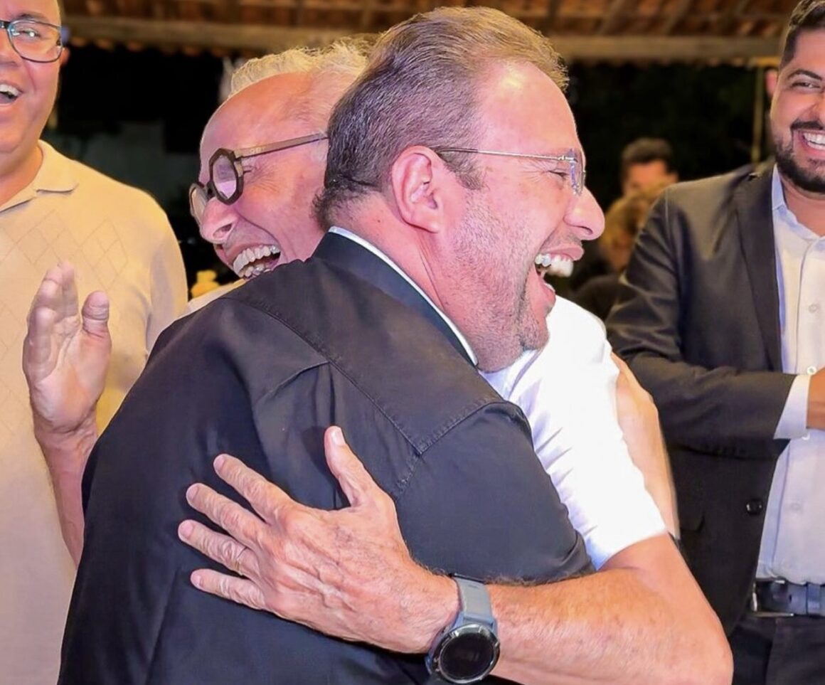 Cícero prestigia show de Padre Fabrício, cotado para o Senado, em Princesa