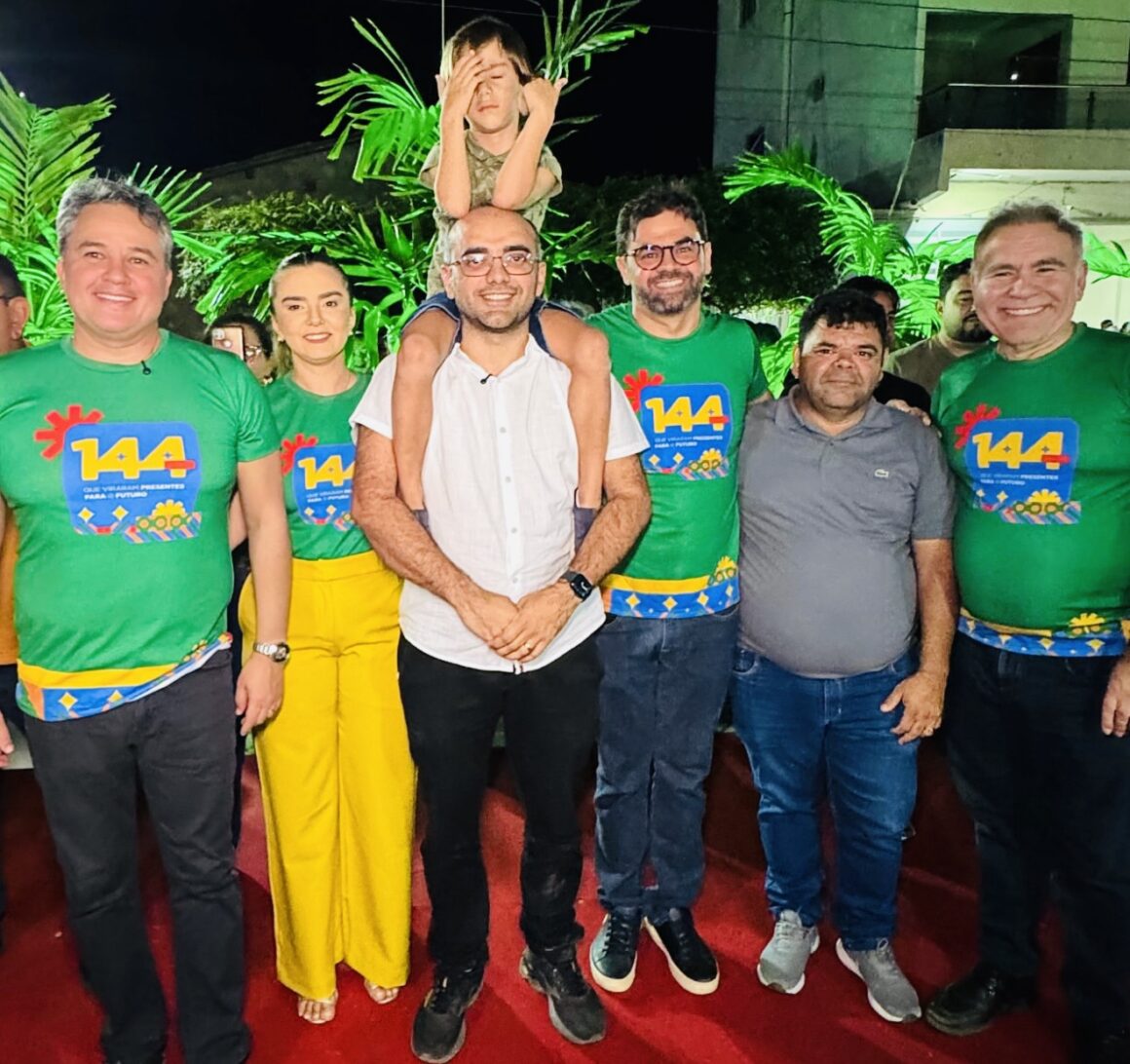 Queiroga busca voto do interior com carona no #pénaestrada de Efraim